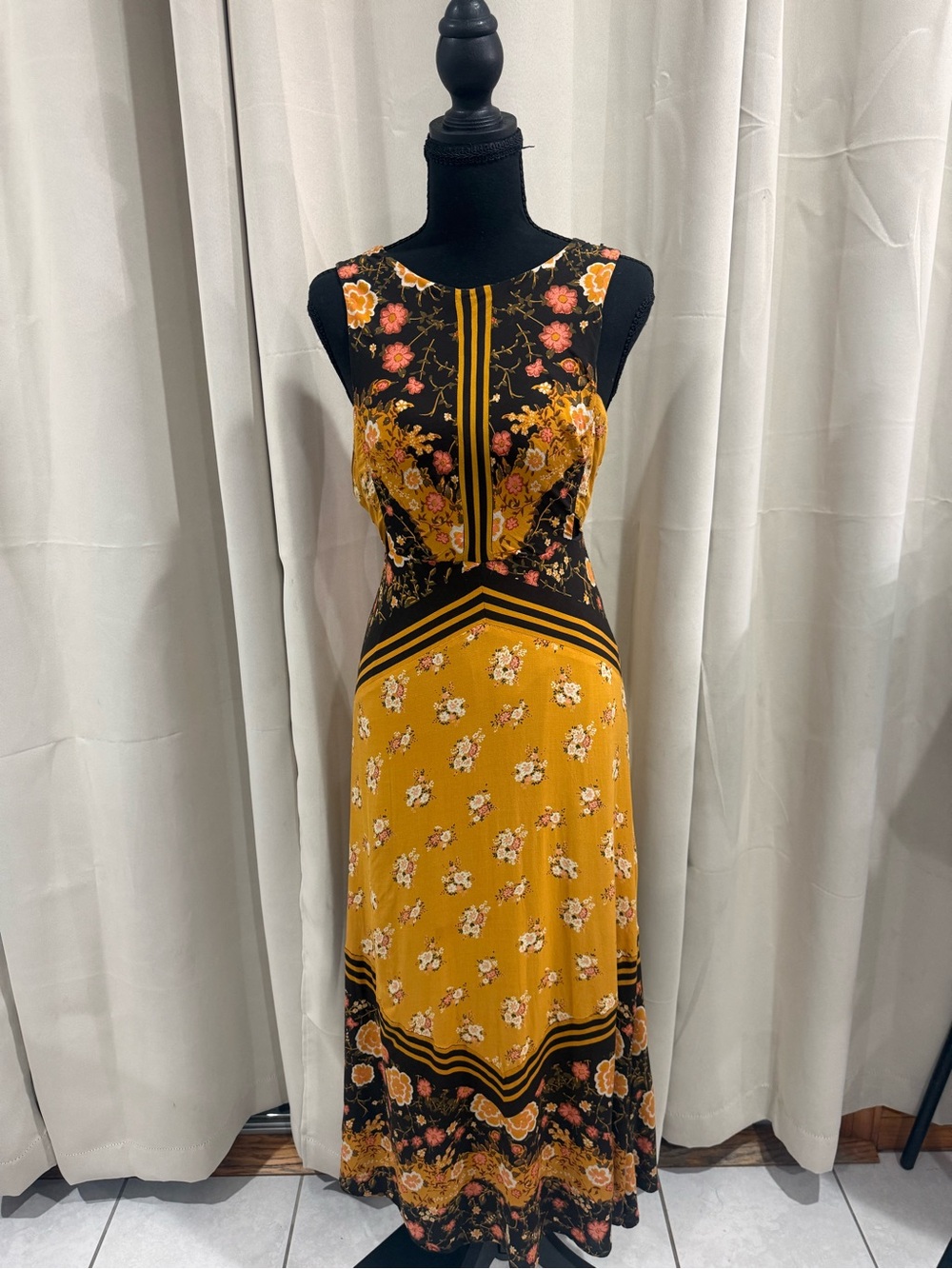 Floral Mustard and Black Sleeveless Maxi Dress - Picture 3 of 10